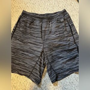 Lululemon M Pace Breaker short 9’